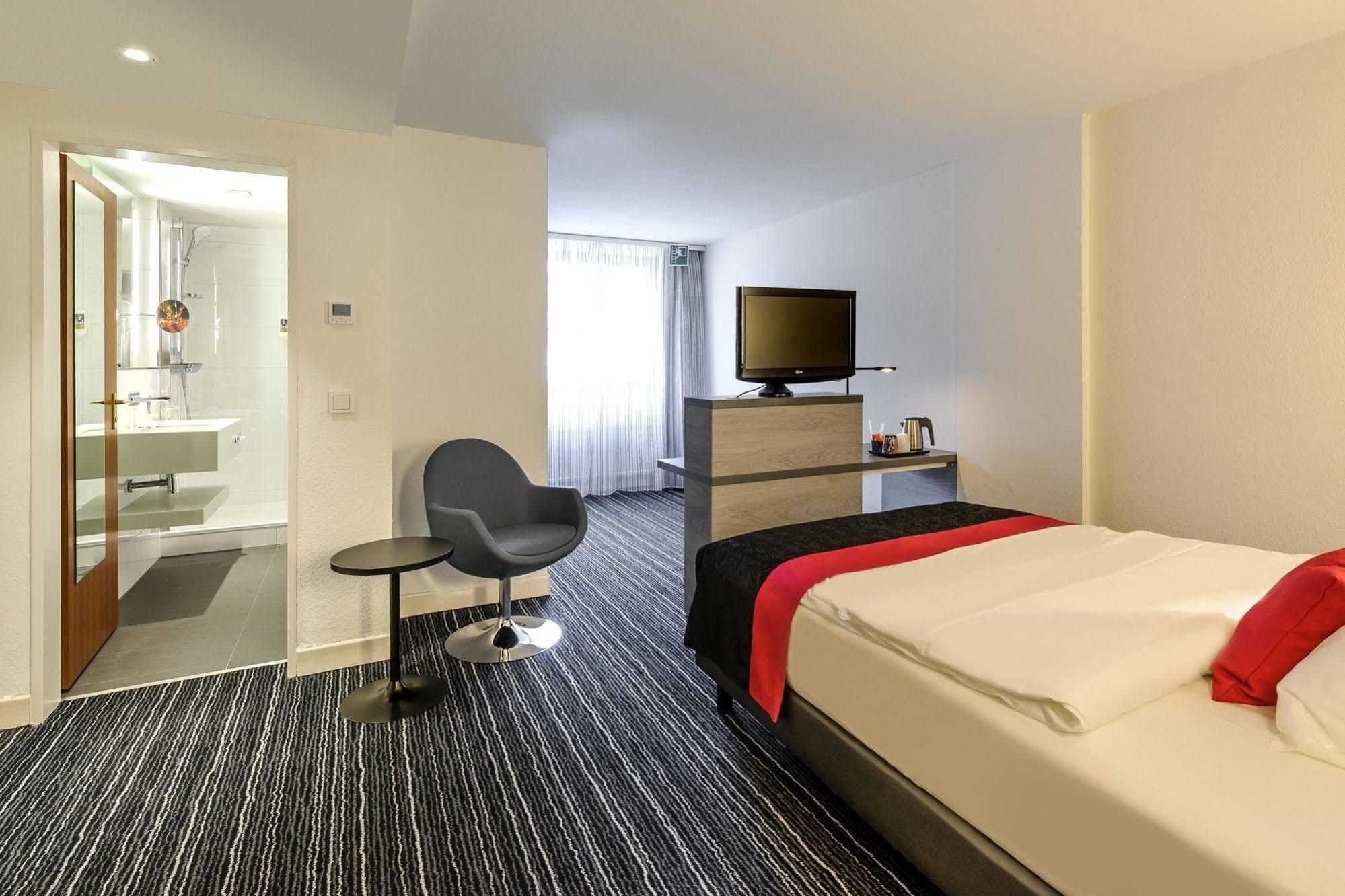 Mercure Hotel Duesseldorf Zentrum Exterior photo